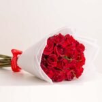 Veloor Nōor Scarf & Red Roses Bouquet - Image 3